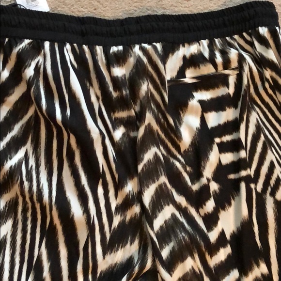 🆕 Calvin Klein drawstring pull on ankle pants - Picture 4 of 5